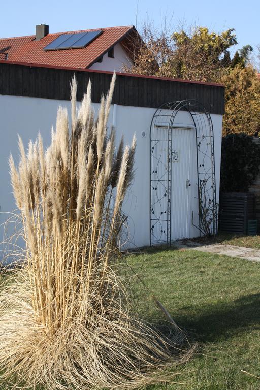 Pension Kirchenwirt Niederaichbach Exterior foto